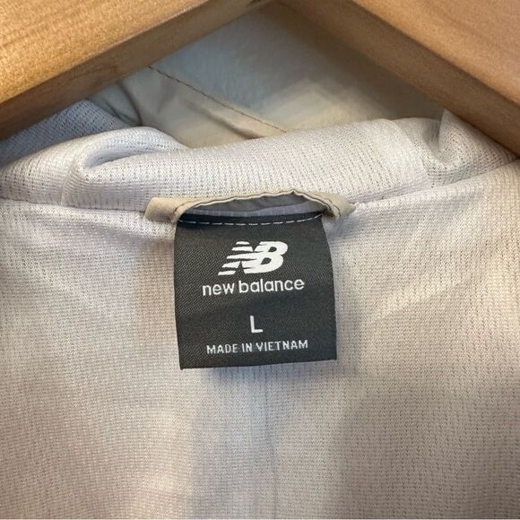 New Balance NWT Hooded Rain Jacket - Picture 5 of 7